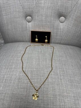 Versace, made in ITALY, vantage Gold Mendoza Necklace and Earrings Set